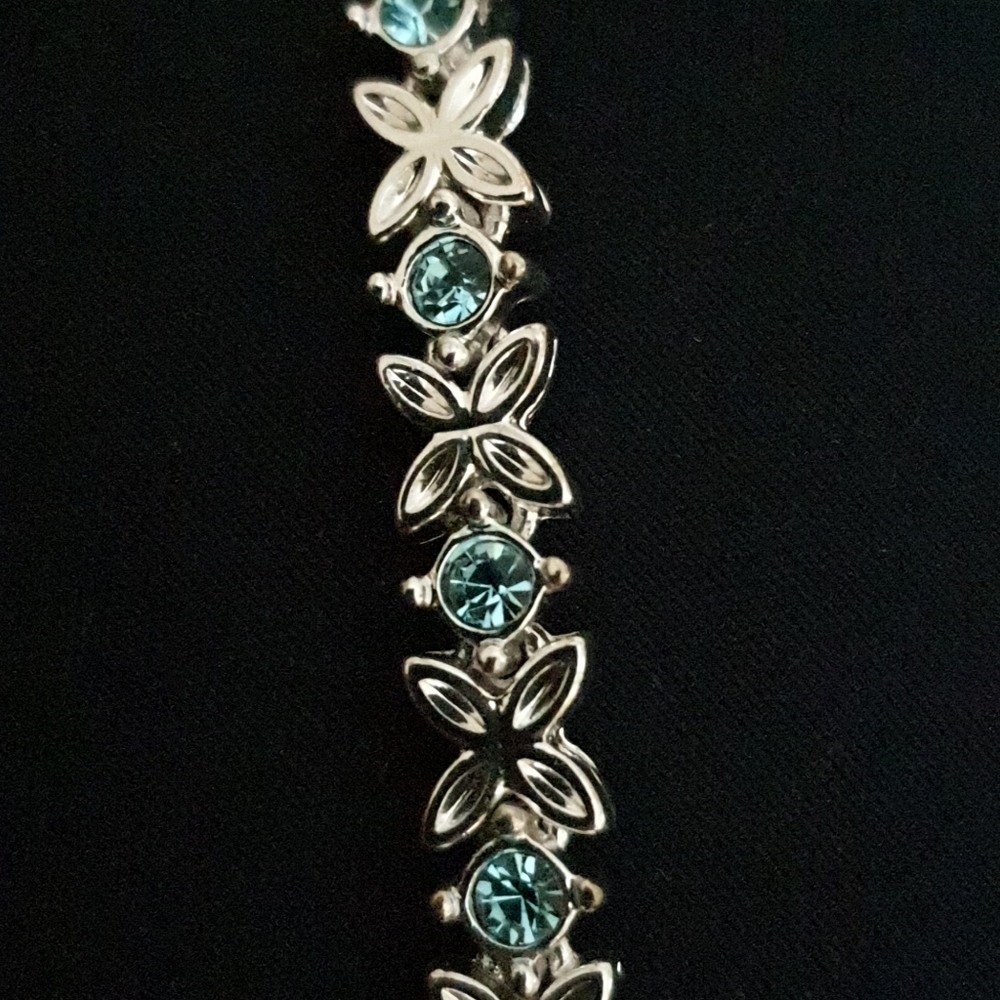 Silver tone blue crystal stone bracelet x's and o'